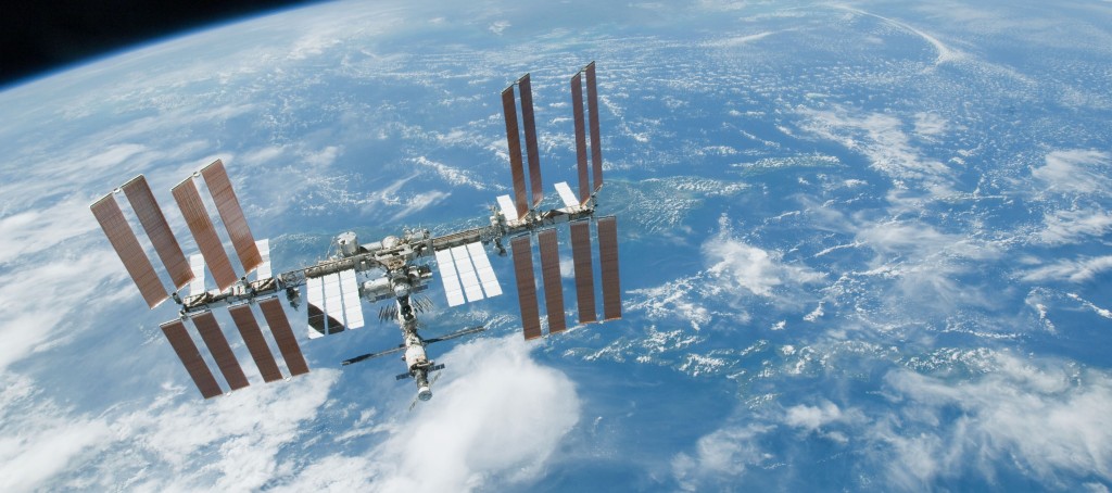 space_station_over_earth