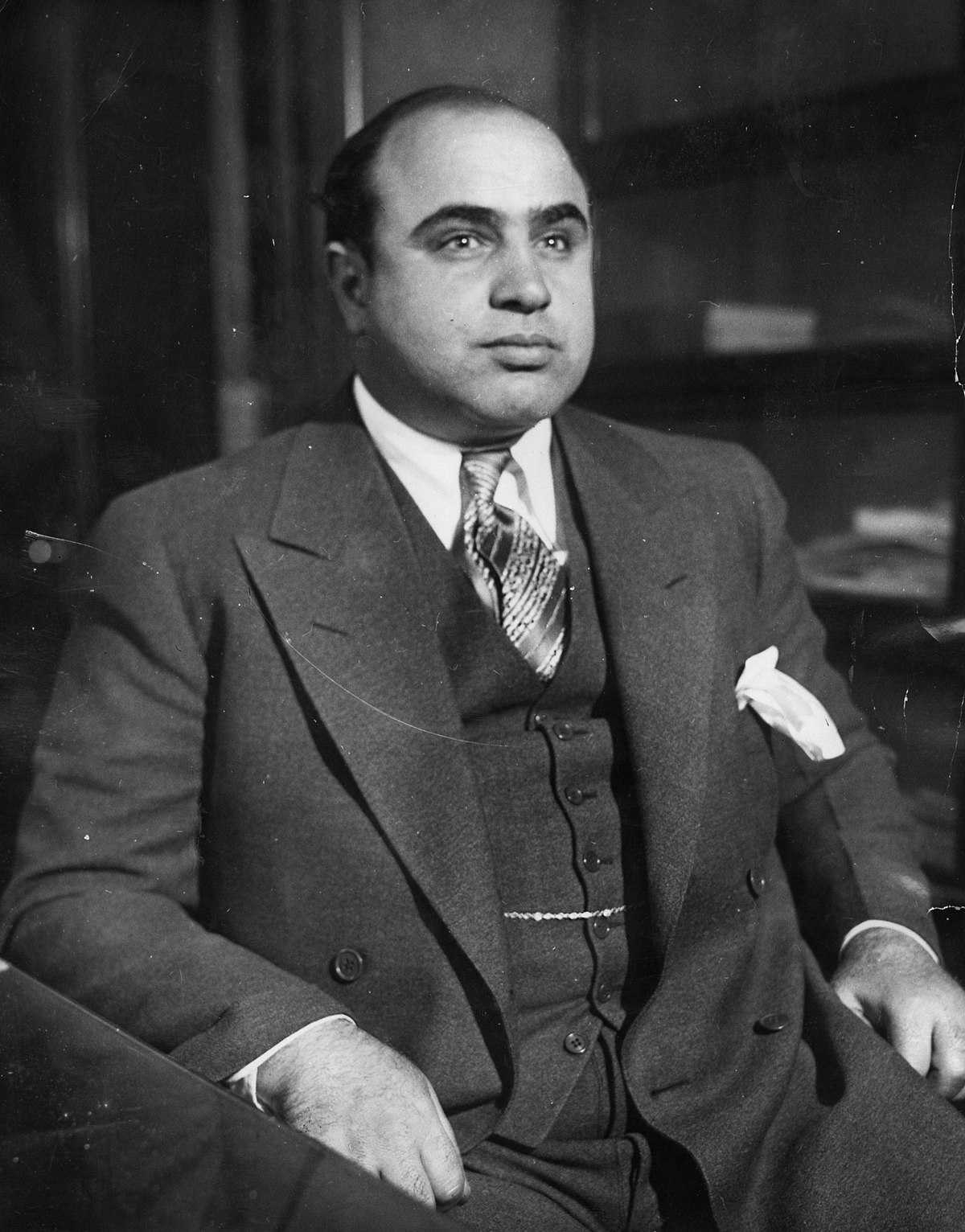 1200px-Al_Capone_in_1930