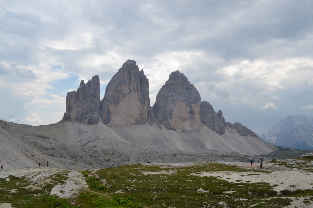Le tre cime di Lavaredo viste dal Rifugio Locatelli.