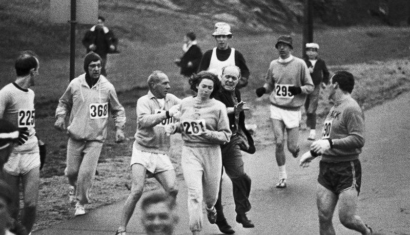 donne-katherine-switzer-maratona-bonston-1967-jock-semple